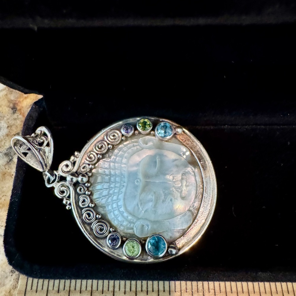 Bali Large Sterling Silver Mother of Pearl Buddha with Multicolor Gemstones - Picture 4 of 8